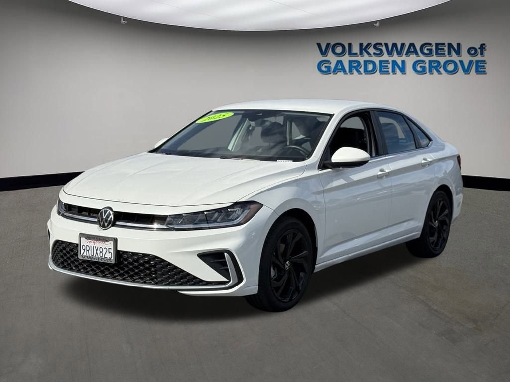 Used 2025 Volkswagen Jetta SE image 4