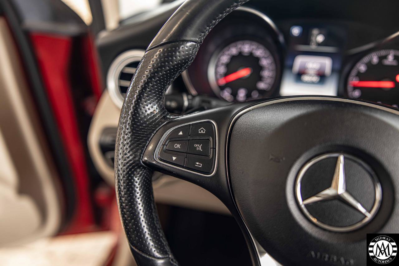 Used 2018 Mercedes-Benz GLC 300 4MATIC w/ Premium Package image 11