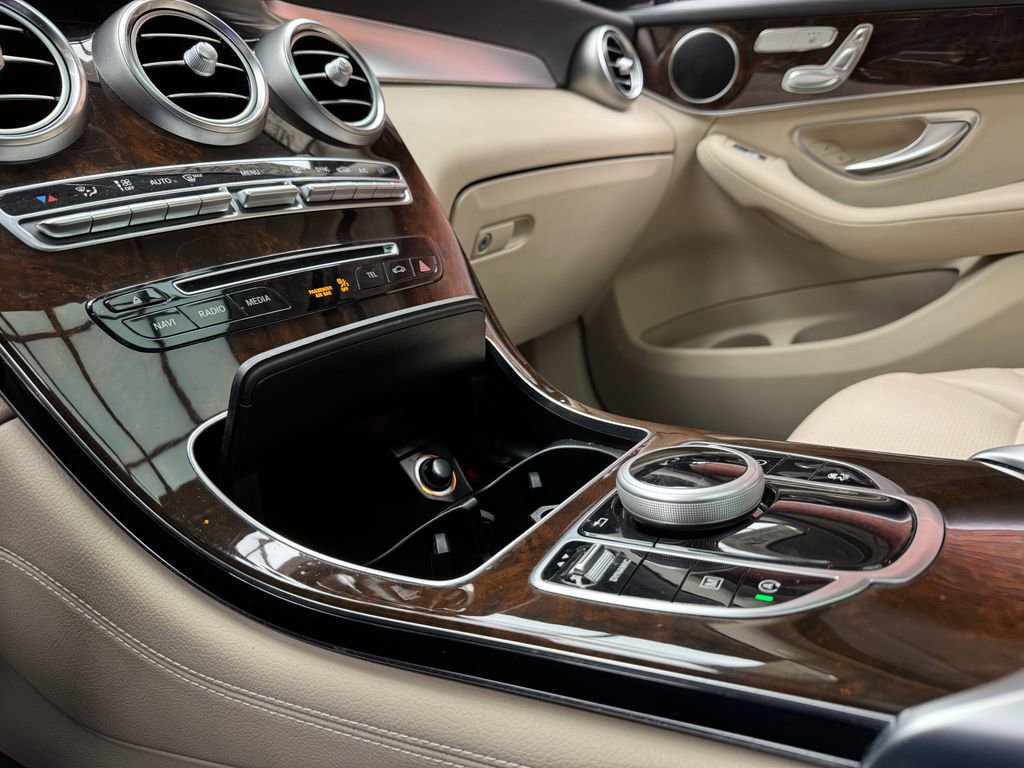 Used 2019 Mercedes-Benz GLC 300 4MATIC image 18