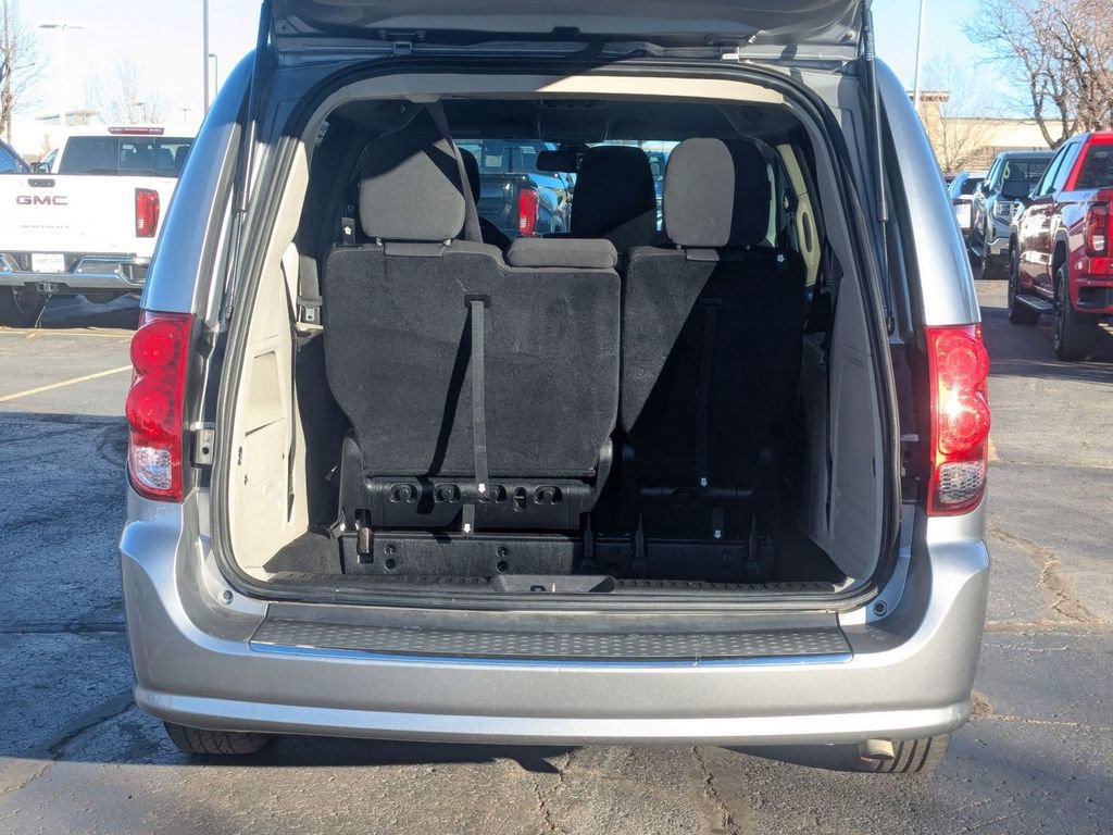 Used 2020 Dodge Grand Caravan SE image 32