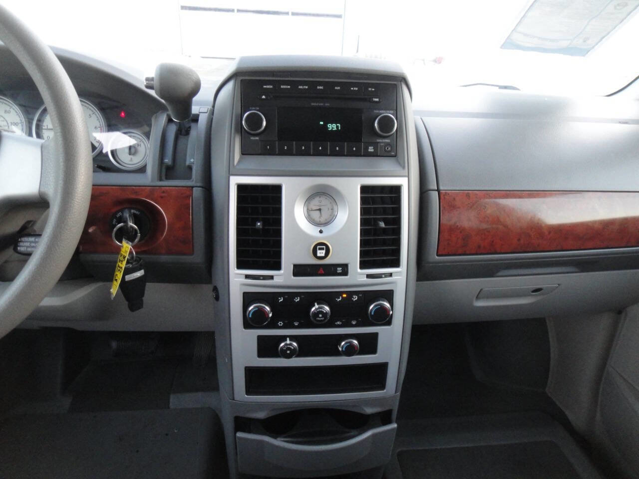 Used 2009 Chrysler Town & Country LX w/ PWR Convenience Group image 12