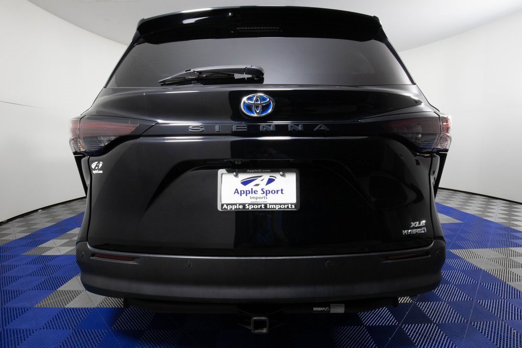Used 2023 Toyota Sienna XLE image 6