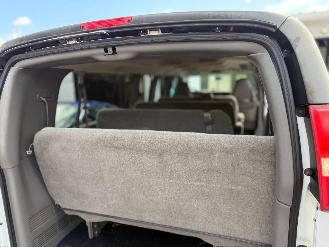 Used 2003 Chevrolet Express 3500 Extended Passenger RWD image 20
