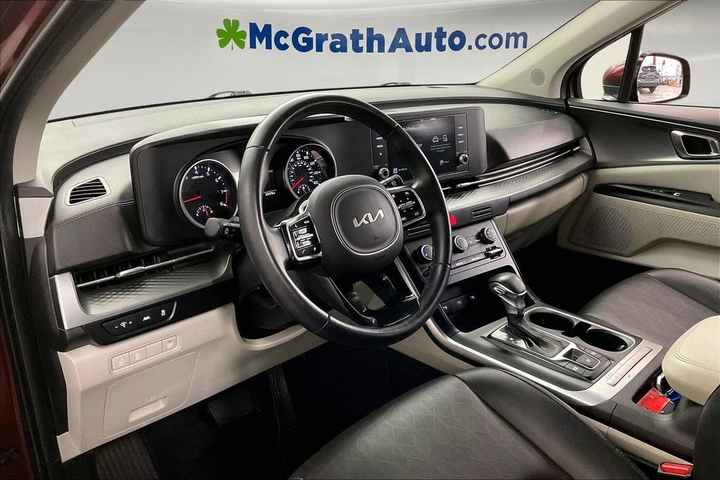 Used 2022 Kia Carnival LX w/ Paint Protection Package FWD image 17
