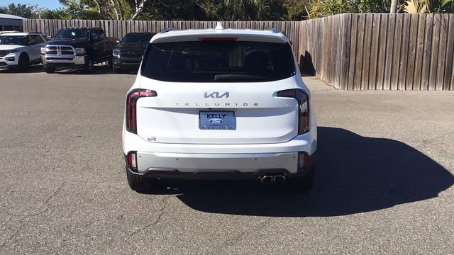 Used 2024 Kia Telluride EX w/ EX Captain's Chair Package image 7