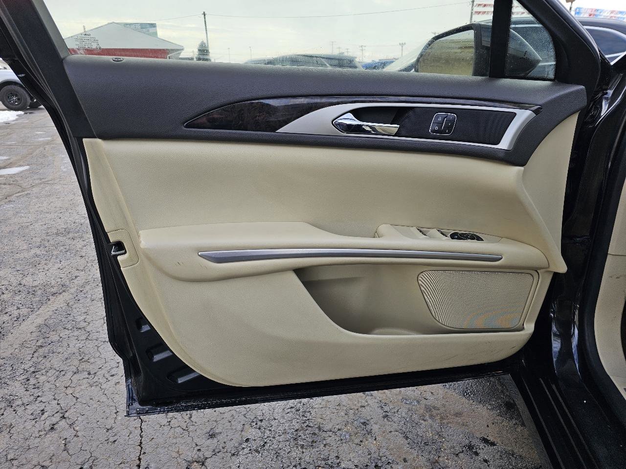 Used 2014 Lincoln MKZ image 4