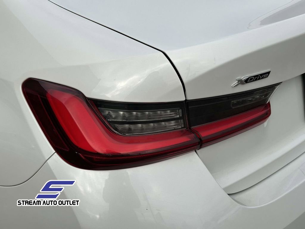 Used 2024 BMW 330i xDrive Sedan w/ Convenience Package image 11