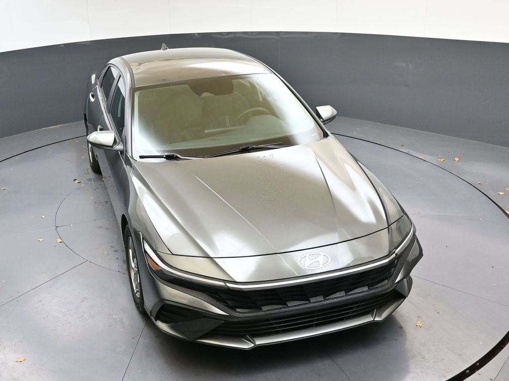 Used 2025 Hyundai Elantra SE image 51