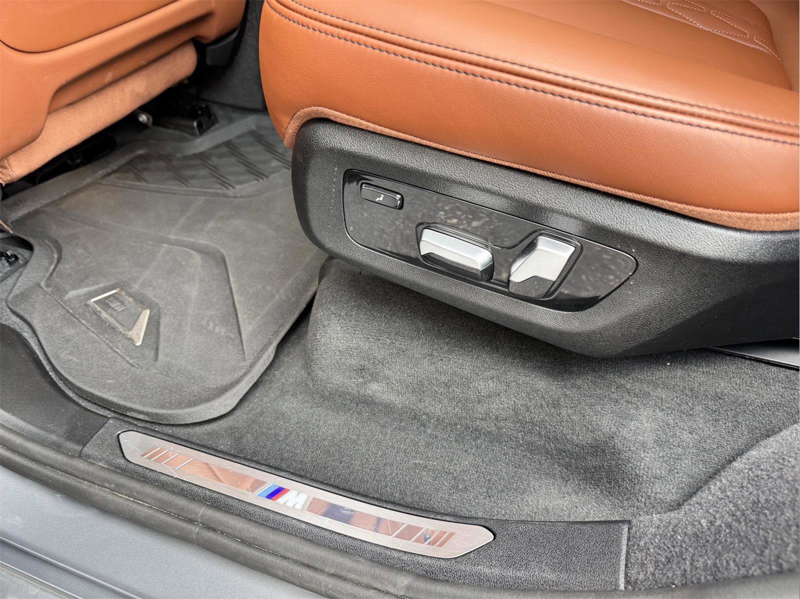 Used 2025 BMW X7 M60i image 46