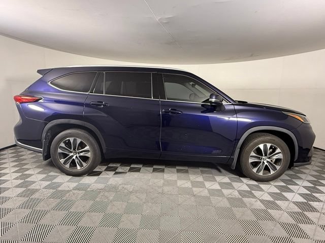 Used 2022 Toyota Highlander XLE FWD image 8