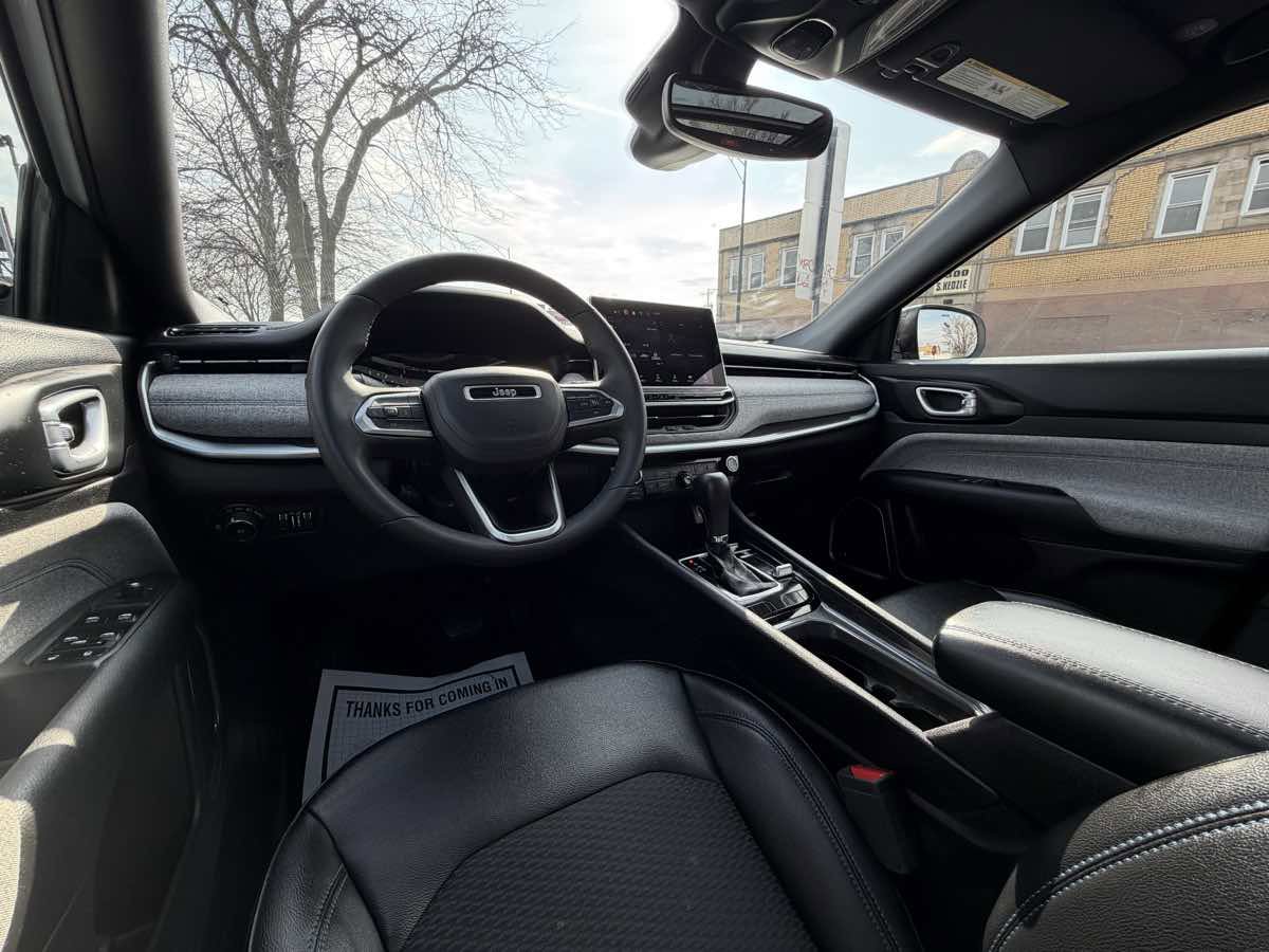 Used 2024 Jeep Compass Latitude w/ Sun and Sound Group image 18