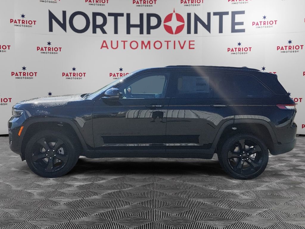 New 2025 Jeep Grand Cherokee Altitude image 3