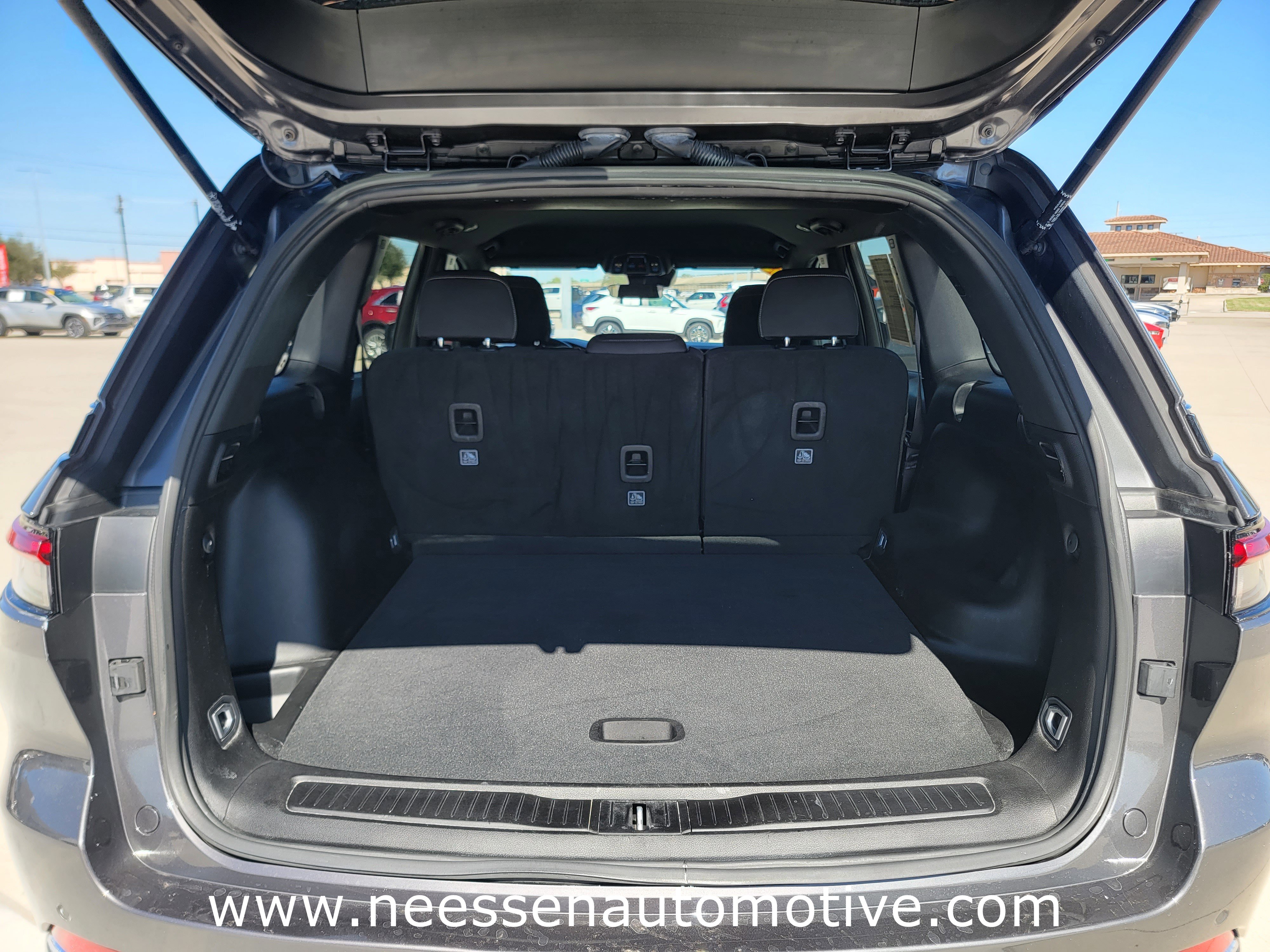 Used 2025 Jeep Grand Cherokee Laredo image 30