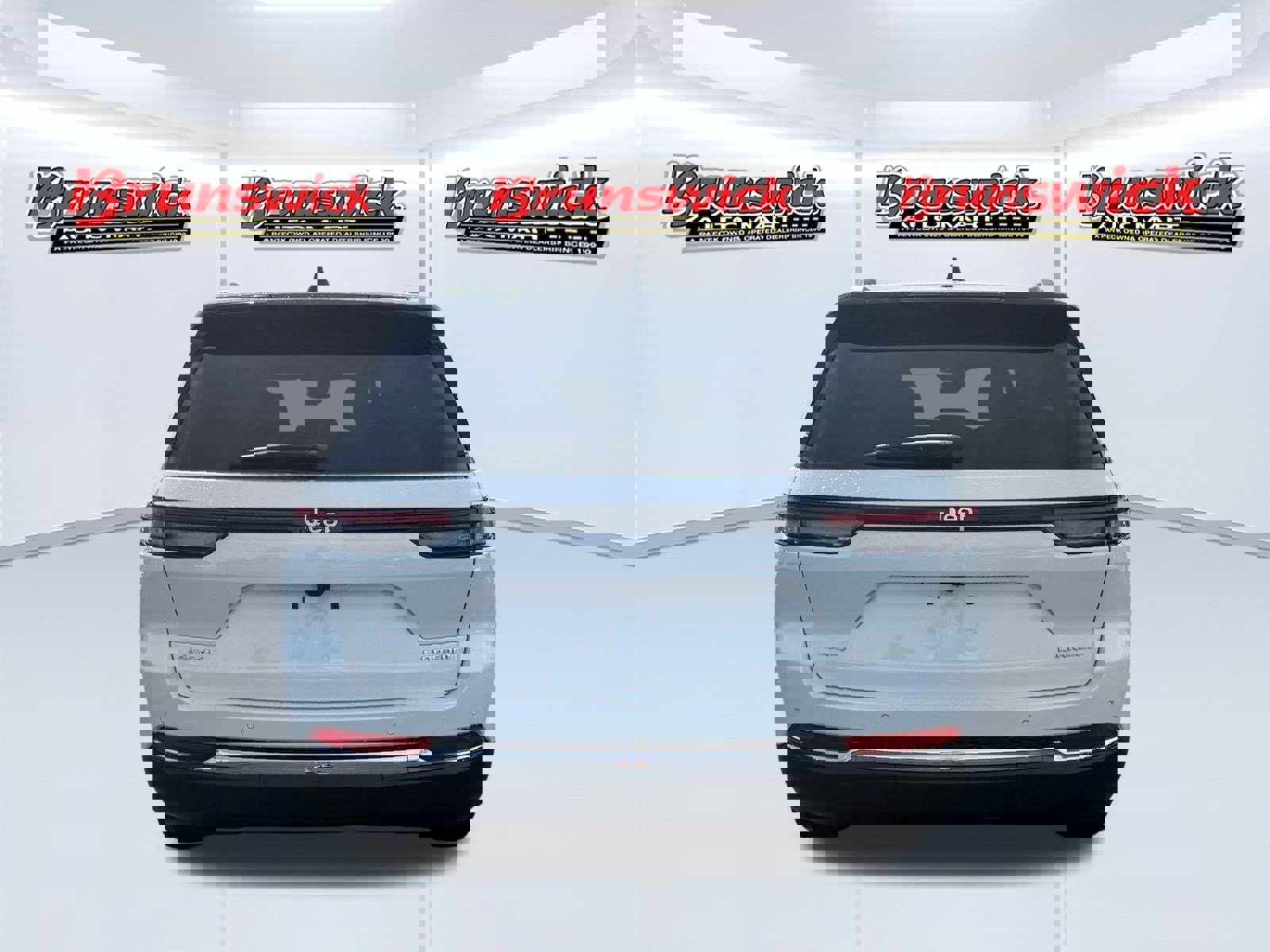 New 2025 Jeep Grand Cherokee Laredo X w/ Luxury Tech Group I image 4