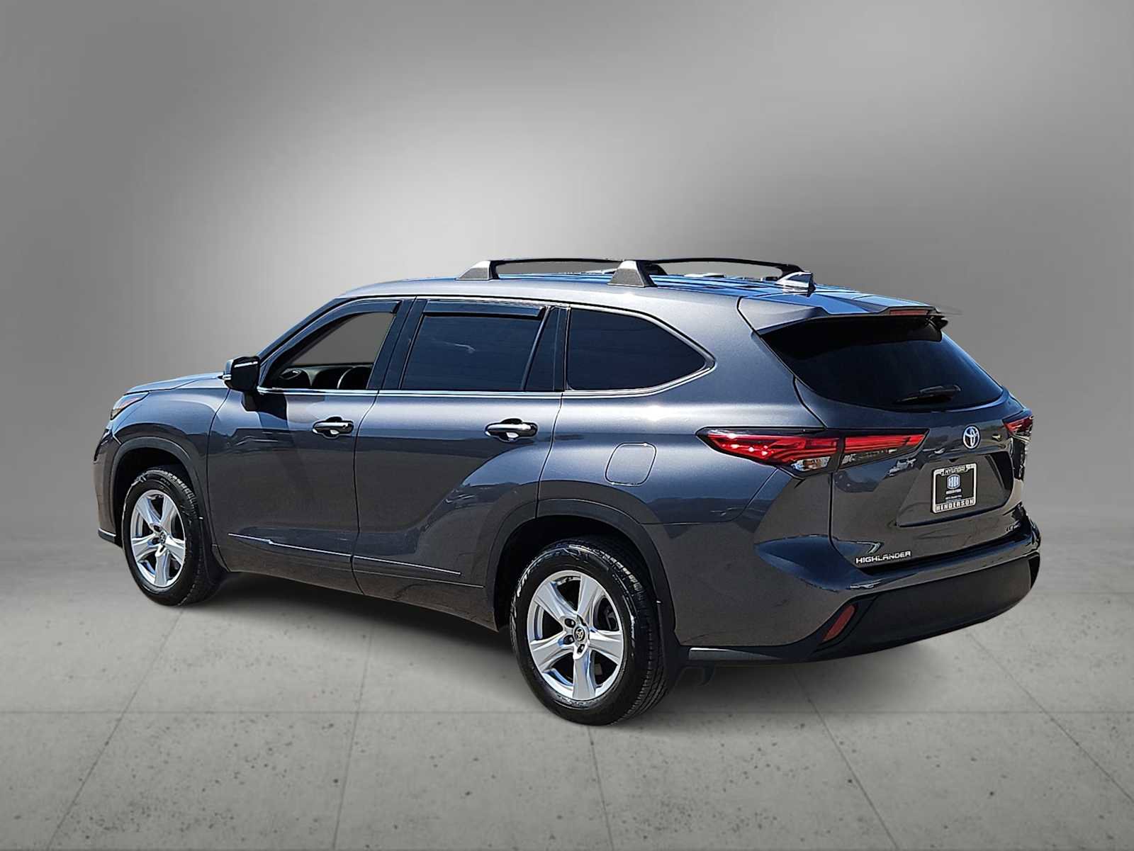 Used 2020 Toyota Highlander LE image 6
