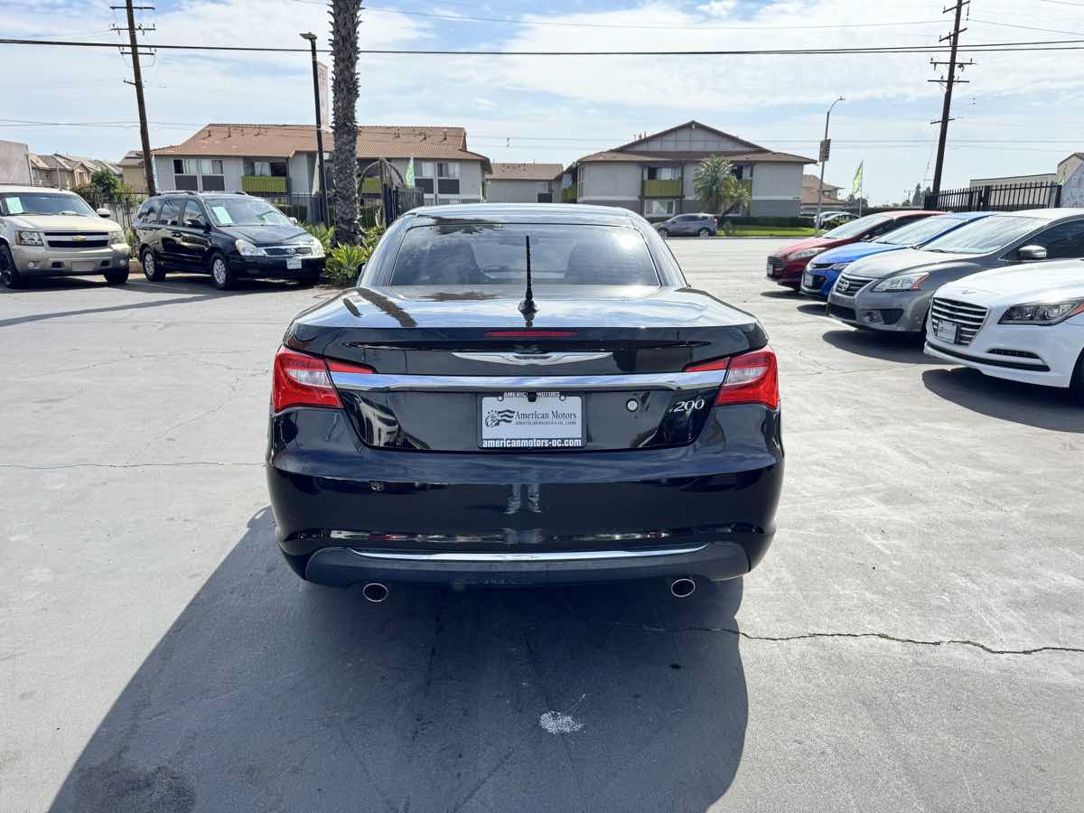Used 2013 Chrysler 200 Limited FWD image 9