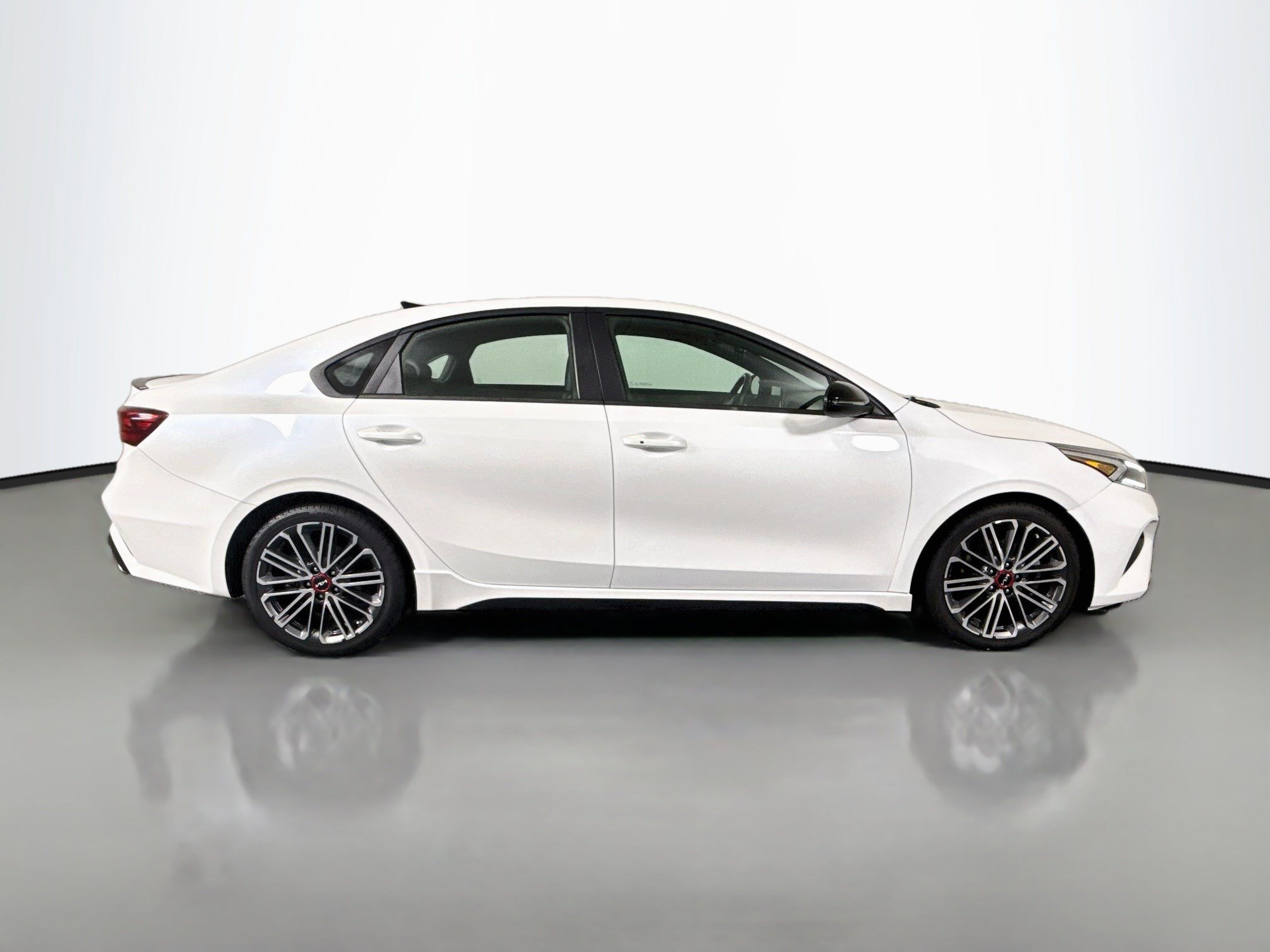 Used 2022 Kia Forte GT w/ GT Technology Package FWD image 11