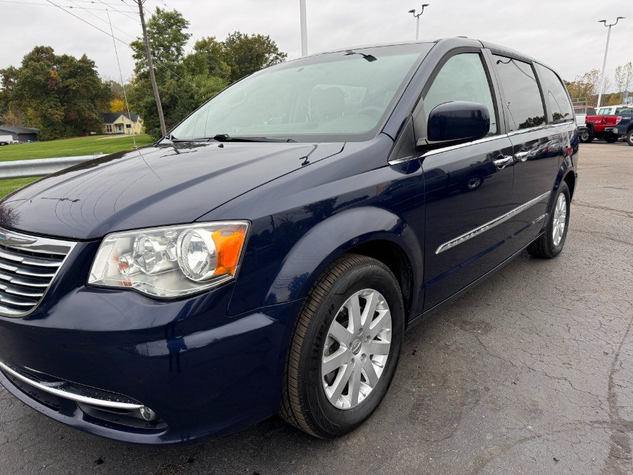 Used 2015 Chrysler Town & Country Touring w/ Driver Convenience Group FWD image 9