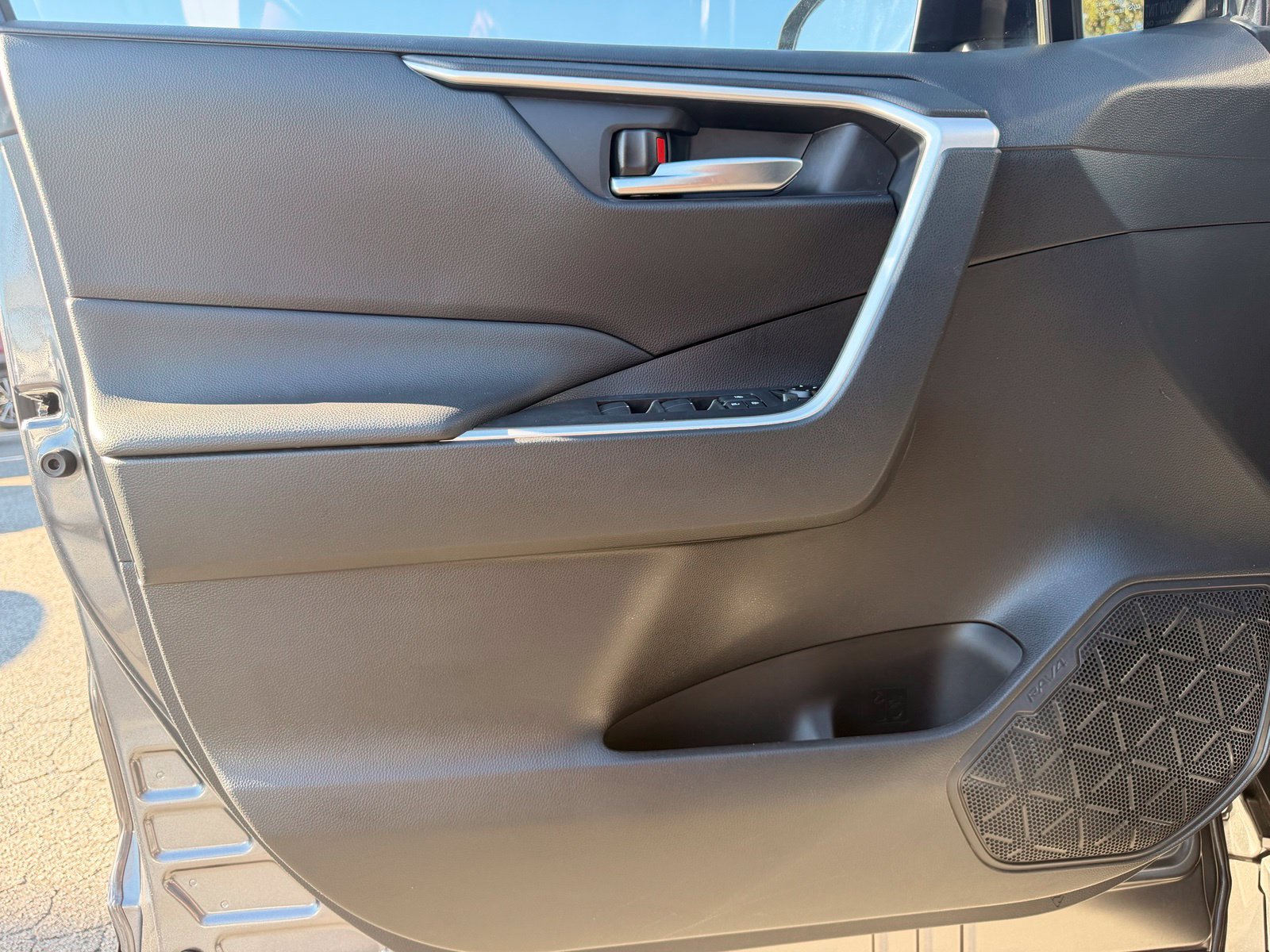 Used 2019 Toyota RAV4 XLE Premium FWD image 14