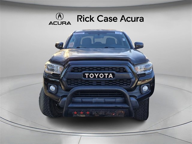 Used 2017 Toyota Tacoma TRD Sport image 3
