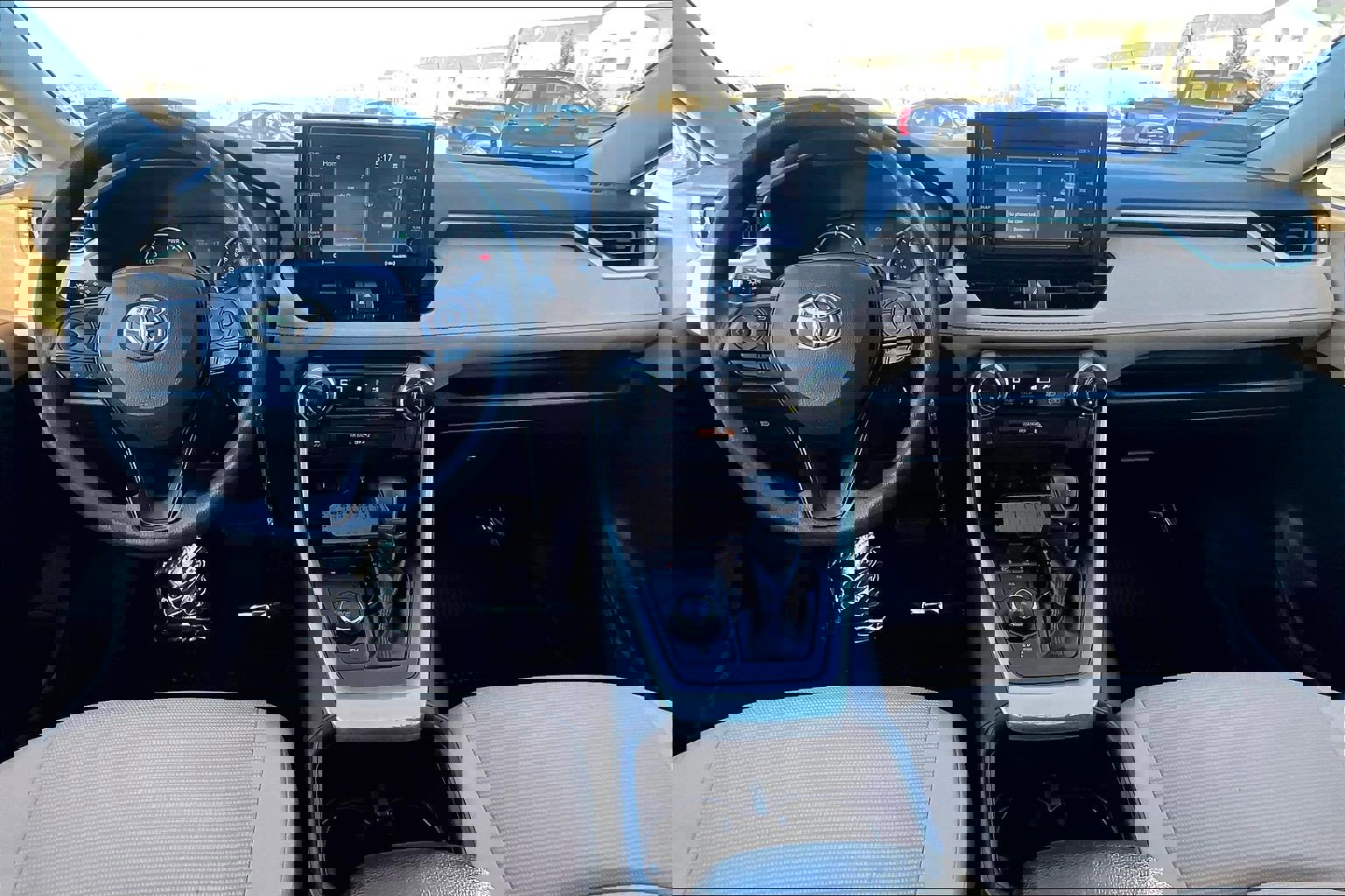 Used 2022 Toyota RAV4 LE image 14