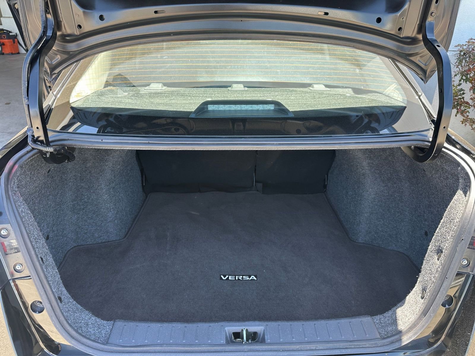 Used 2025 Nissan Versa SV FWD image 30