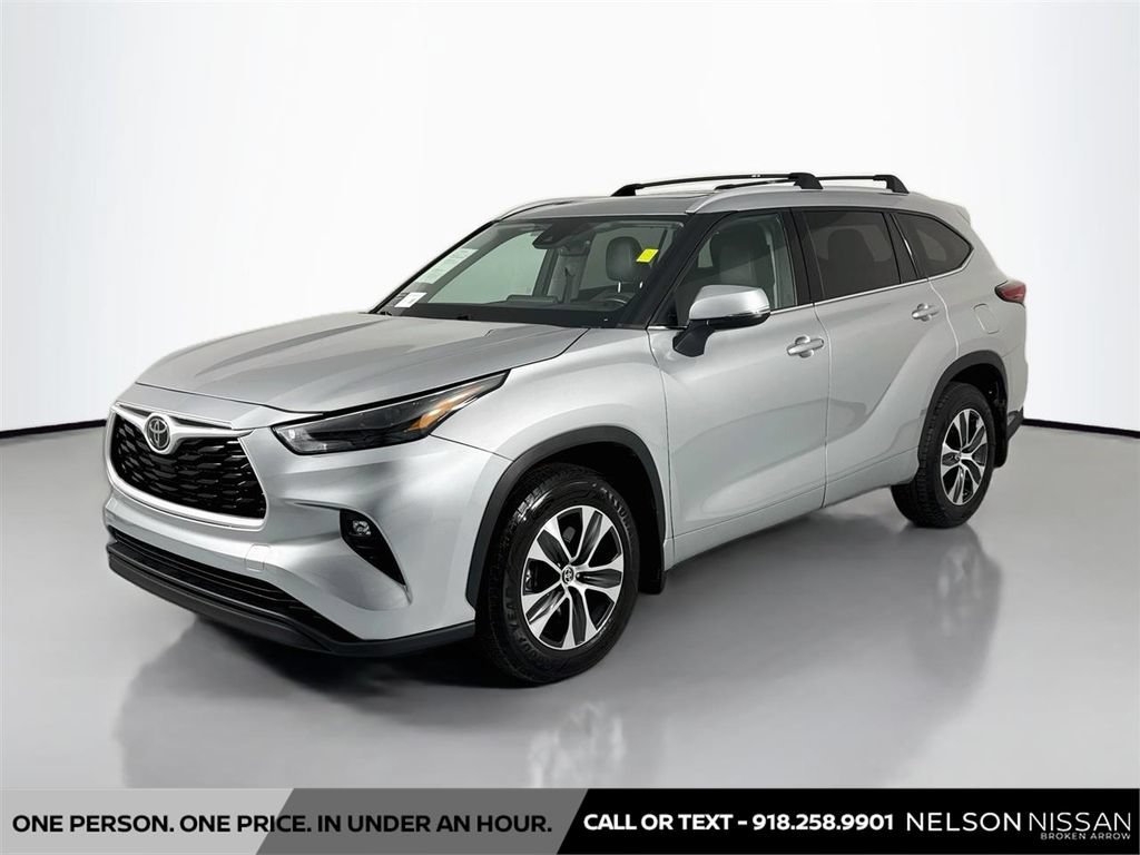 Used 2022 Toyota Highlander XLE AWD/4WD video 1