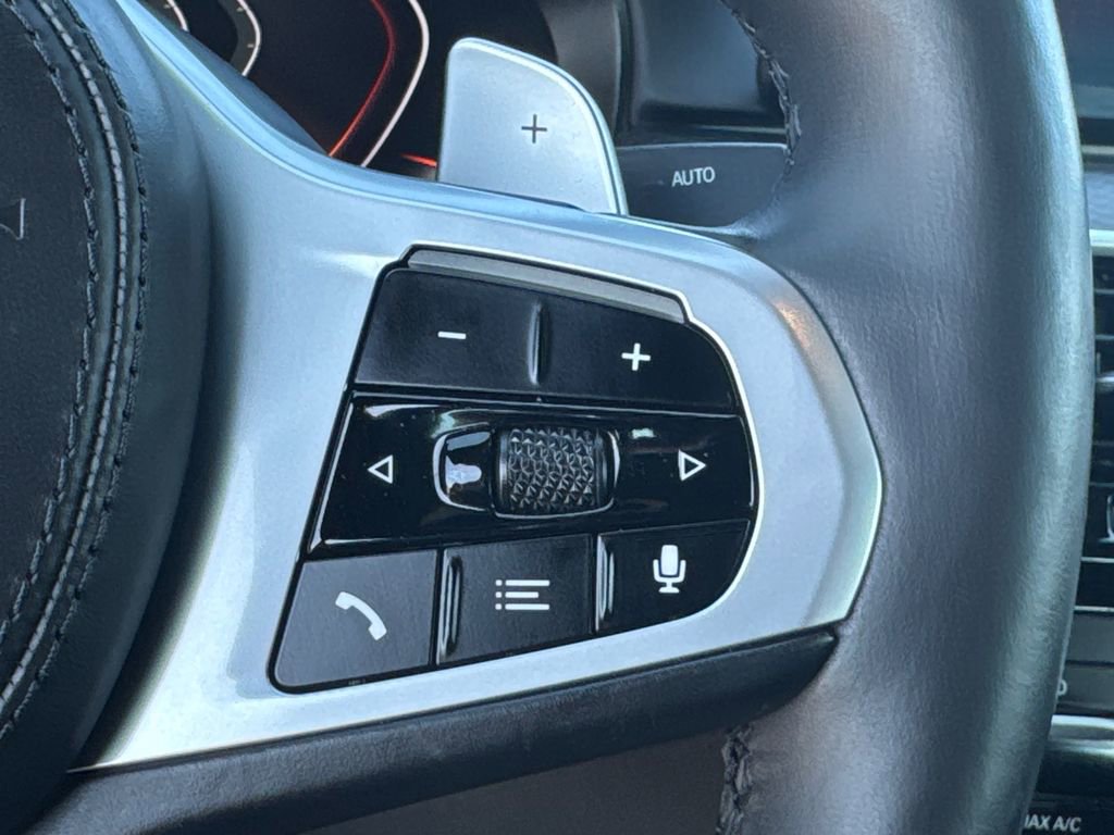 Used 2021 BMW M550i xDrive w/ Dynamic Handling Package image 23