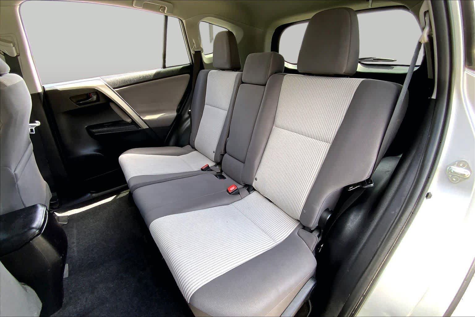 Used 2015 Toyota RAV4 LE FWD image 20