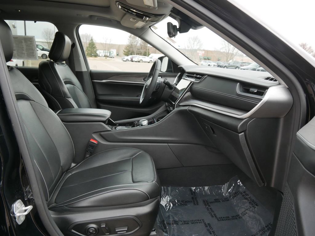 Used 2023 Jeep Grand Cherokee L Limited w/ Luxury Tech Group II image 13