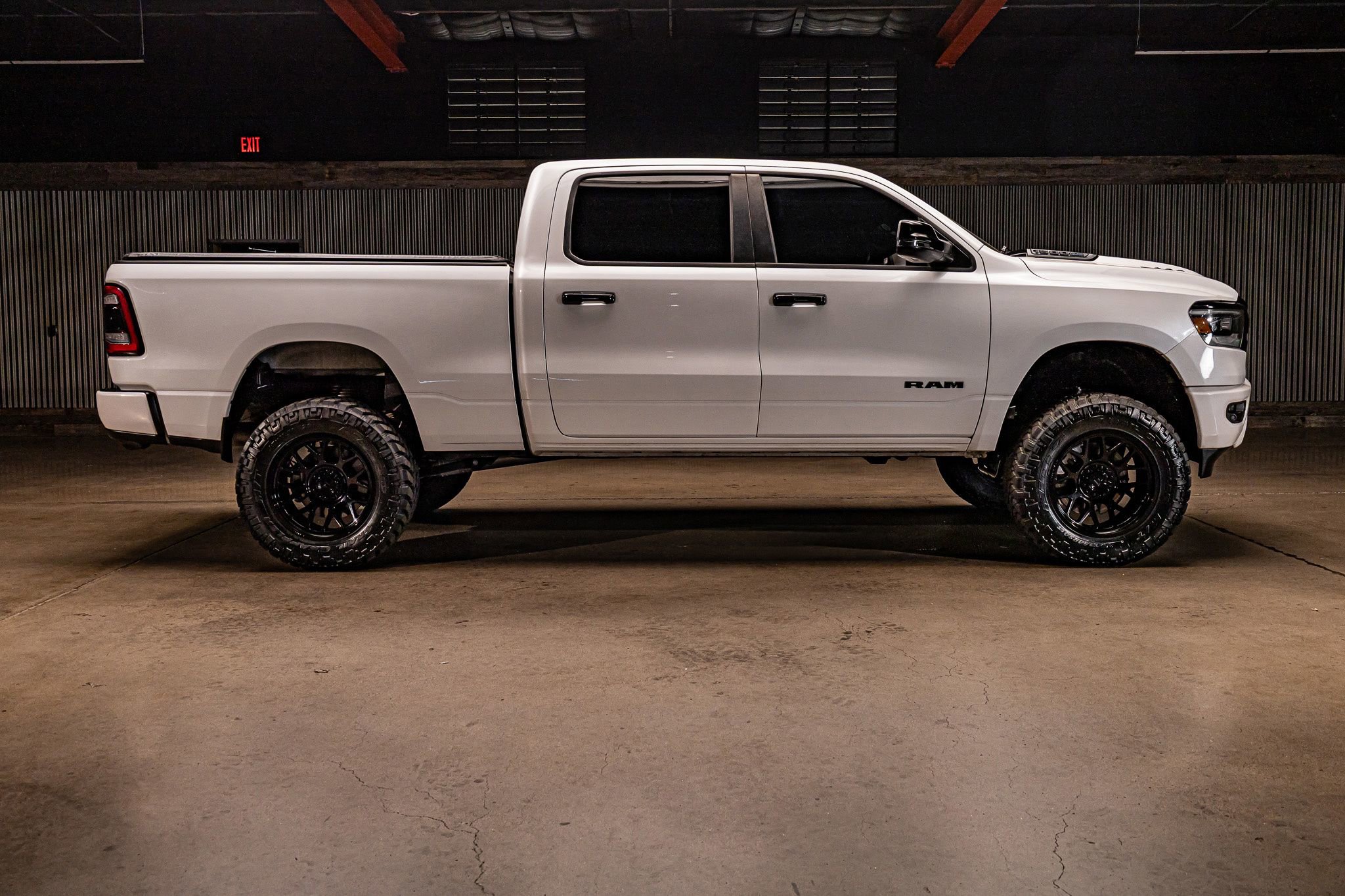 Used 2024 RAM 1500 Laramie AWD/4WD image 11