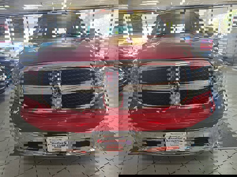 Used 2019 RAM 1500 Classic SLT image 2