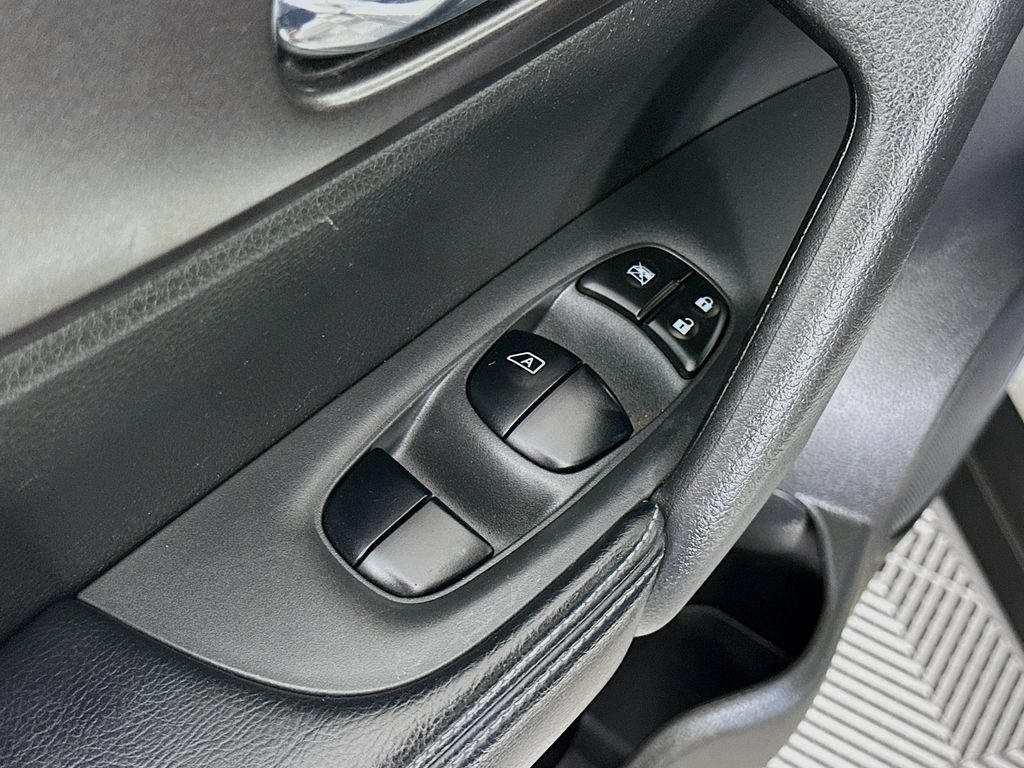 Used 2016 Nissan Rogue SV w/ SV Premium Package FWD image 24
