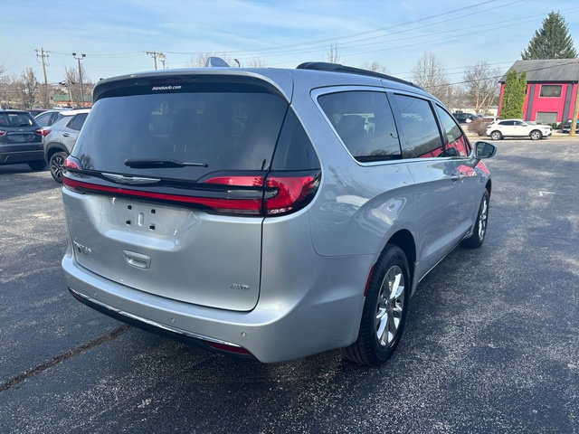 Used 2022 Chrysler Pacifica Touring-L AWD/4WD image 6
