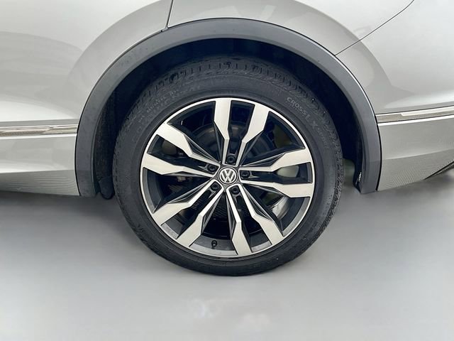 Used 2019 Volkswagen Tiguan SEL Premium R-Line w/ 3rd Row Seat Package AWD/4WD image 39