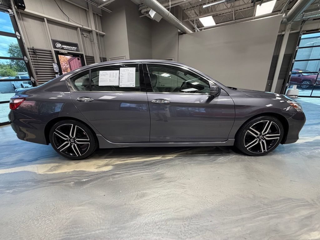 Used 2017 Honda Accord Touring image 34