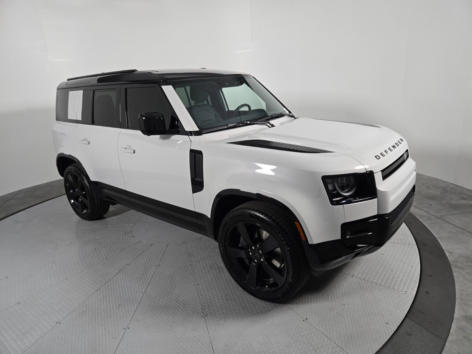 New 2026 Land Rover Defender 110 X-Dynamic SE AWD/4WD image 16