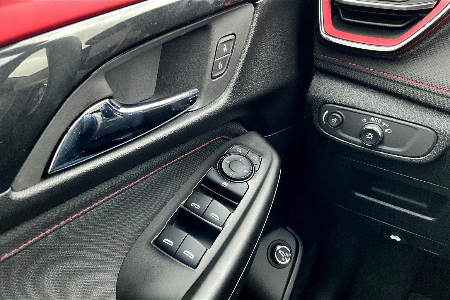 Used 2025 Chevrolet TrailBlazer RS w/ Convenience Package image 35