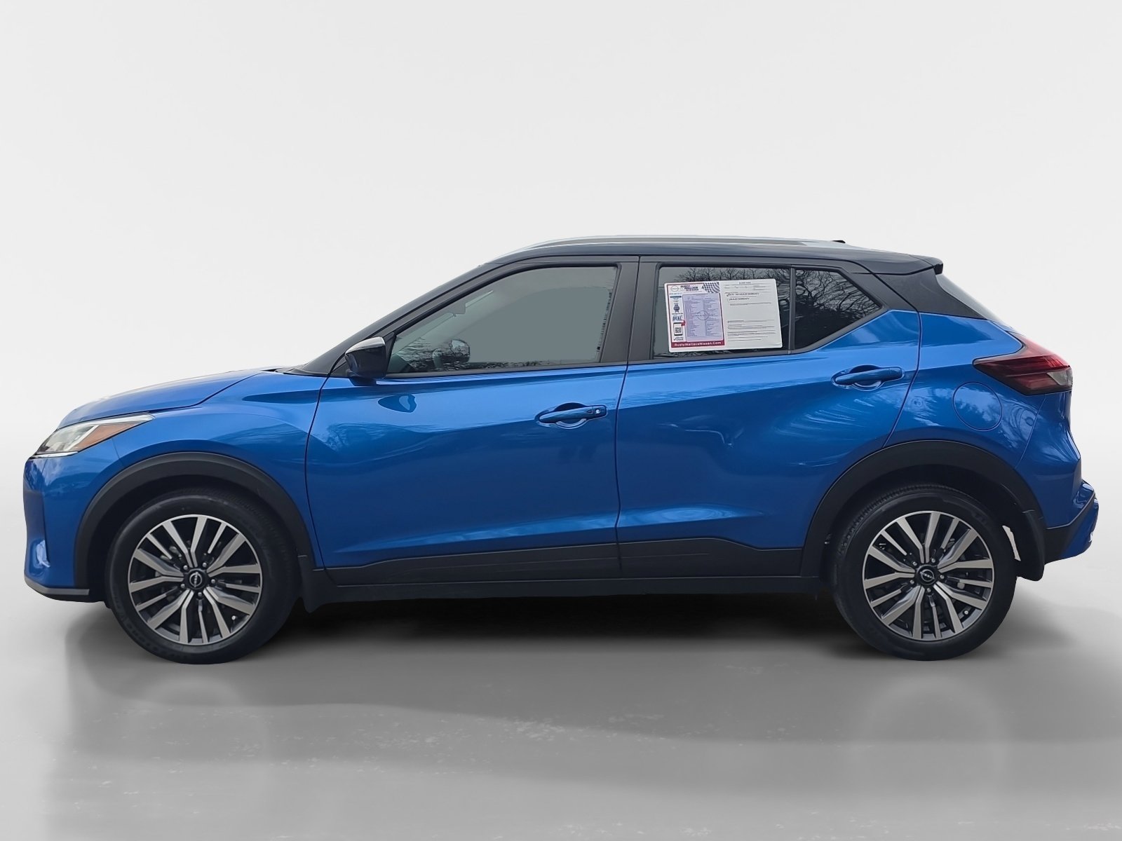 Used 2024 Nissan Kicks SV image 2