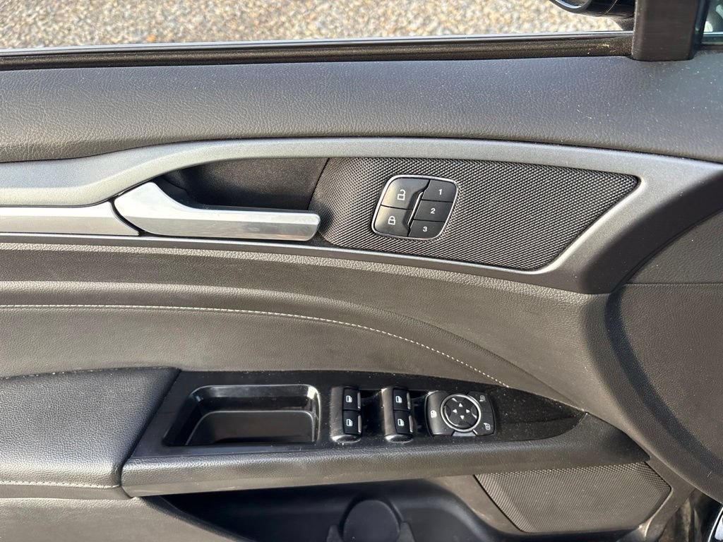 Used 2016 Ford Fusion Titanium FWD image 14