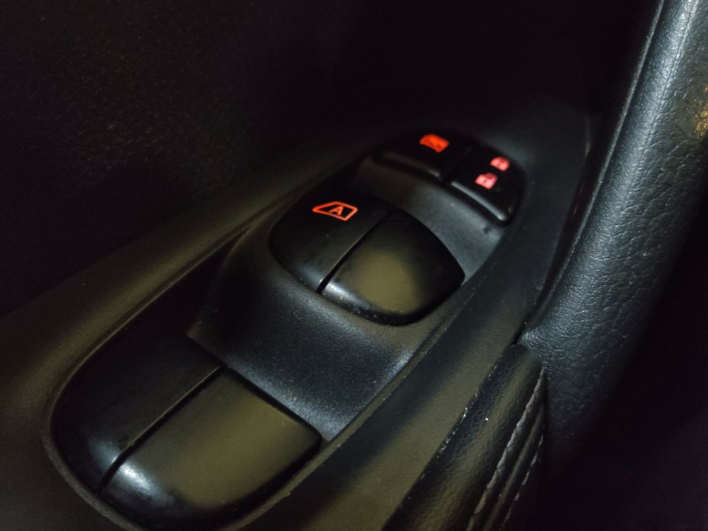 Used 2018 Nissan Rogue SV AWD/4WD image 27