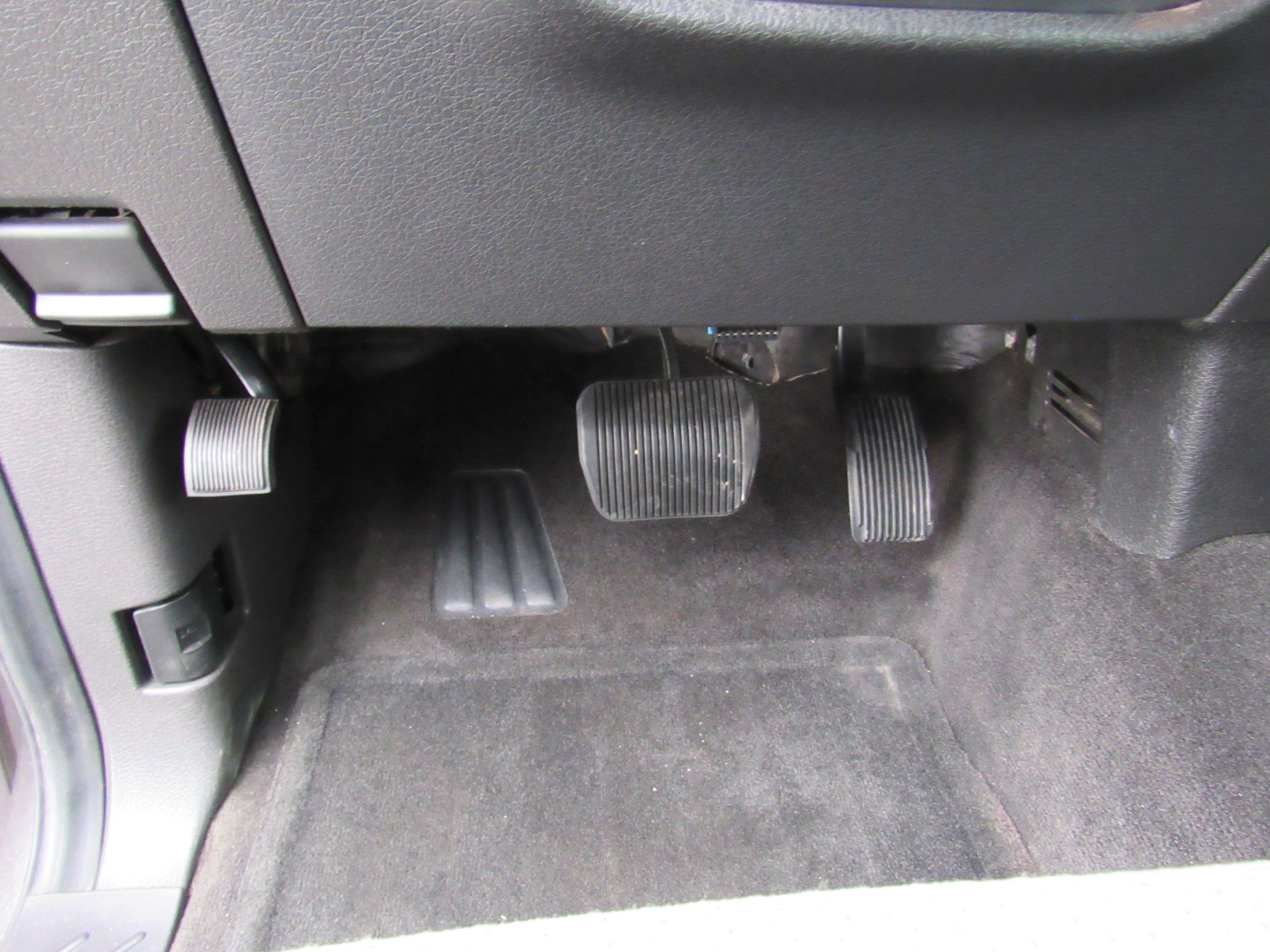 Used 2014 Ford F150 XLT w/ XLT Chrome Package image 16