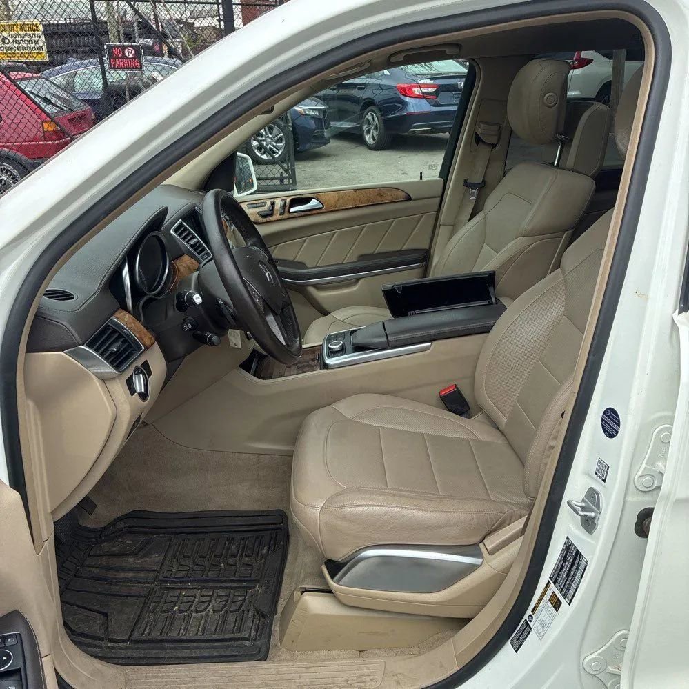 Used 2015 Mercedes-Benz GL 550 4MATIC image 20