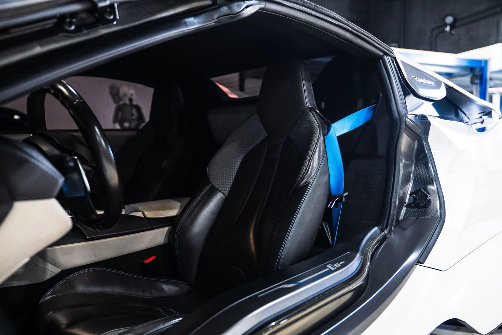 Used 2019 BMW i8 Roadster image 23