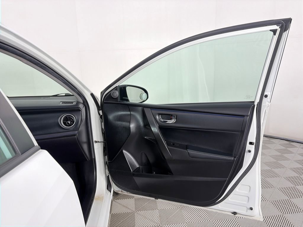 Used 2019 Toyota Corolla SE FWD image 28