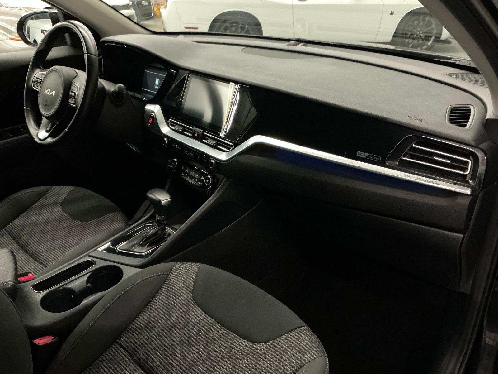 Used 2022 Kia Niro LXS w/ Digital Cluster Package image 11