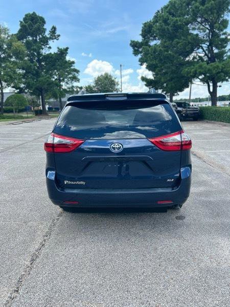 Used 2020 Toyota Sienna XLE w/ XLE Navigation Package image 31