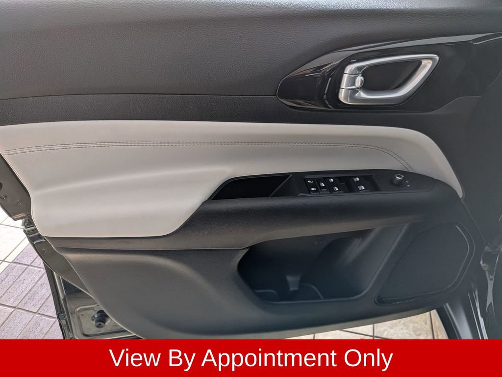 Used 2025 Jeep Compass Limited AWD/4WD image 11