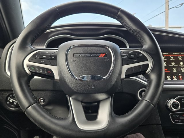 Used 2017 Dodge Charger SXT RWD image 16