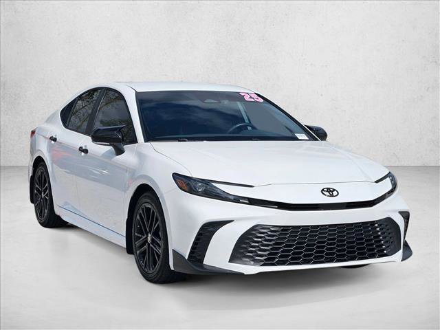 Used 2025 Toyota Camry SE FWD image 3